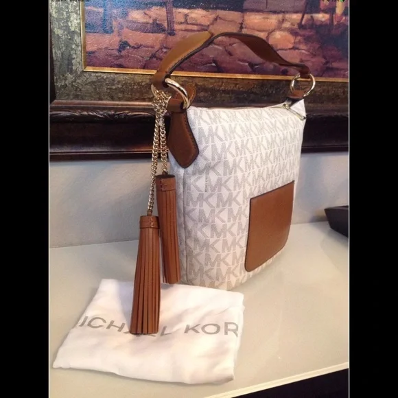 NWT Michael Kors MK Signature Vanilla Elana Convertible Shoulder Bag